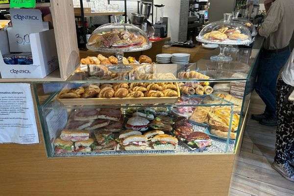 Azienda in vendita: Bar tabacchi in posizione centrale con ottimo incassi  a Parma - Bar Tabacchi - Immagine principale