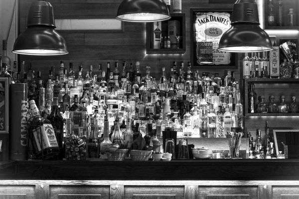Azienda in vendita: Vendesi a Milano Attività - cocktail bar (Ristorante/Somministraz a Milano - Bar - Immagine principale