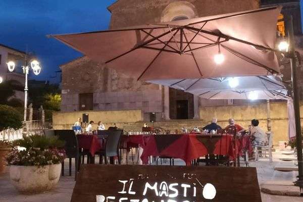 Azienda in vendita: Vendesi ristorante di cucina tipica locale ,cilentana . a Santa Marina - Ristoranti - Immagine principale