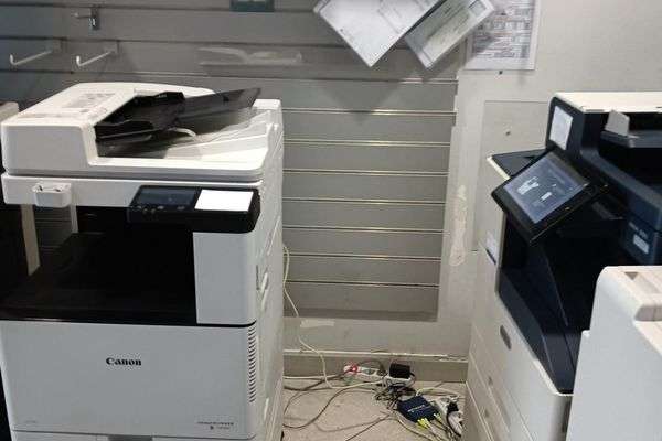 Azienda in vendita: Vendesi centro servizi fotocopie Caf e altri servizi zona Roma  a Roascio - Cartolerie e Copisterie - Immagine principale