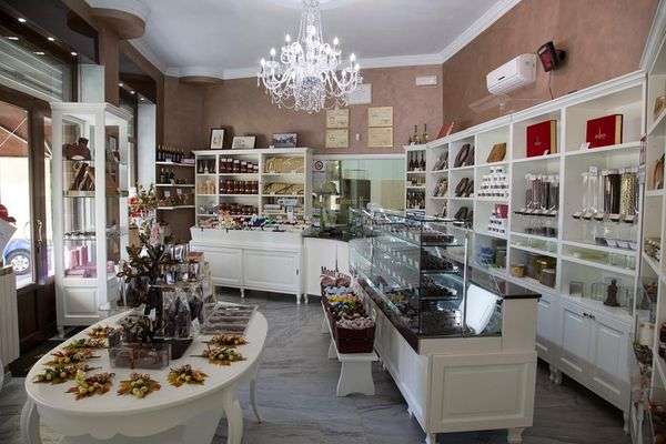Azienda in vendita: vendesi attività di produzione e vendita di cioccolato a Torino - Pasticcerie - Immagine principale
