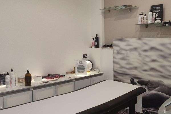 Azienda in vendita: Vendo bottega ristrutturata su strada principale i a Tremestieri Etneo - Altro - Immagine principale