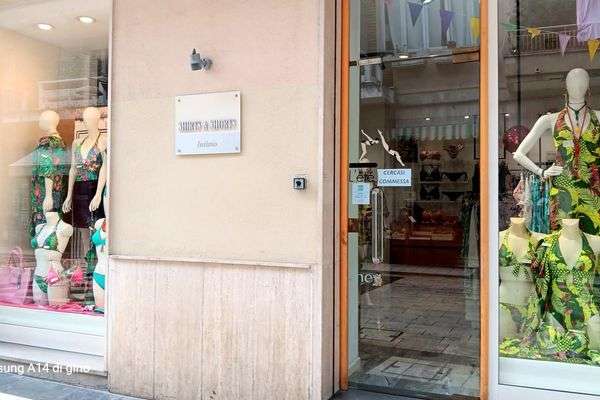 Azienda in vendita: Vendesi boutique storica di biancheria intima e costumi da bagno  a Pescara - Negozi - abbigliamento - Immagine principale