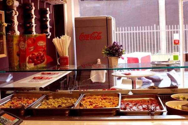 Azienda in vendita: Rosticceria pizzeria con 20 posto a sedere milano a Milano - Pizzerie - Immagine principale