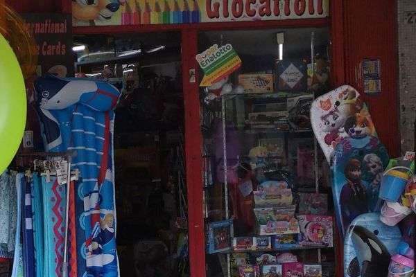 Azienda in vendita: Vendesi attività Edicola Cartoleria Giocattoli Sisal Genova Pegli a Genova - Edicole - Immagine principale