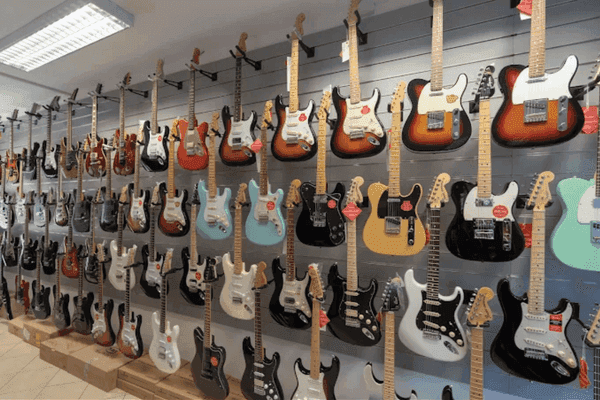 Azienda in vendita: Cedesi negozio strumenti musicali a Rho - Musica - Immagine principale