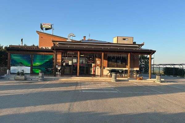 Azienda in vendita: Vendesi Attività di ristorazione info al 3389506681 a Melfi - Ristoranti - Immagine principale
