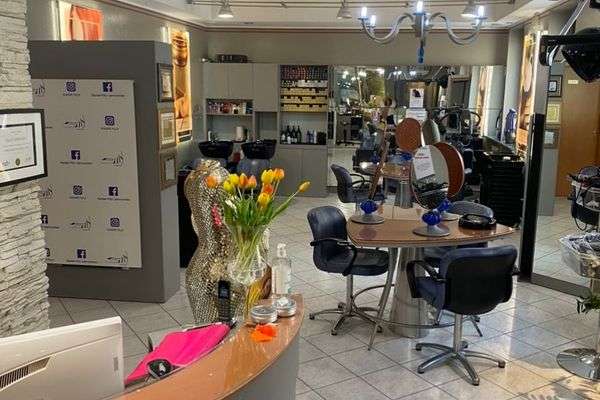 Azienda in vendita: NEGOZIO DI PARRUCCHIERI PER DONNA, UOMO E BAMBINO a Cassolnovo - Parrucchieri - Immagine principale