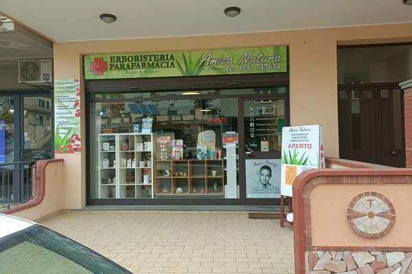 Azienda in vendita: Parafarmacia Erboristeria con Cabina Estetica a Roccalumera - Farmacie e Parafarmacie - Immagine principale
