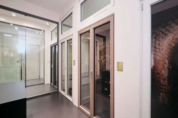 Azienda in vendita: Vendesi attività - showroom di infissi zona Parioli a Roma - Materiali Edili e Showroom - Immagine principale