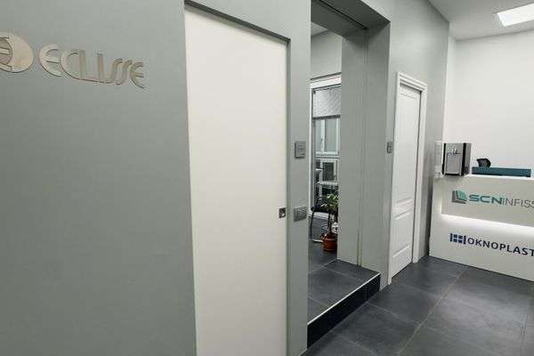 Azienda in vendita: Vendesi attività - showroom di infissi zona San Giovanni a Roma - Materiali Edili e Showroom - Immagine principale