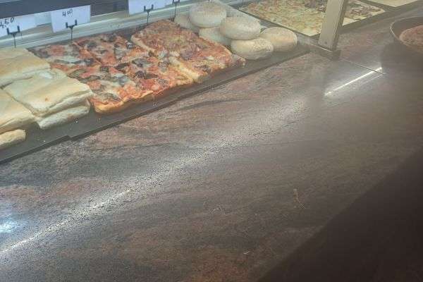 Azienda in vendita: Pizzeria focacceria da asporto  a Milano - Pizzerie - Immagine principale