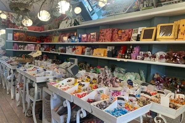 Azienda in vendita: attività vendita dolciumi cioccolata confezioni regalo bomboniere a Padova - Attività artigianali e professionali - Immagine principale