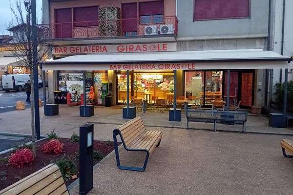 Azienda in vendita: Attività di bar e Gelateria artigianale produzione propria a Bibbiena - Bar - Immagine principale