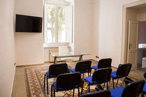 Azienda in vendita: Accademia di formazione accreditata alla Regione Puglia a Trani - Attività di formazione e istruzione - Immagine principale