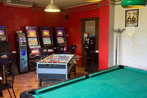 Azienda in vendita: Bar pizzeria con sala giochi in vendita a Buronzo a Buronzo - Sale giochi - Immagine principale