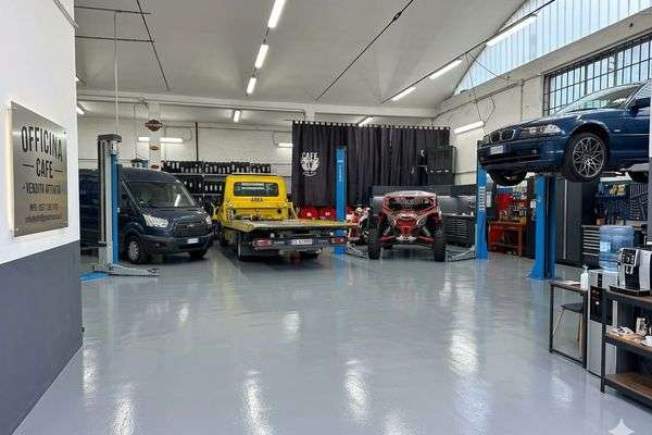 Azienda in vendita: Vendesi attività di officina meccanica con soccorso stradale. a Imola - Officine Meccaniche - Immagine principale