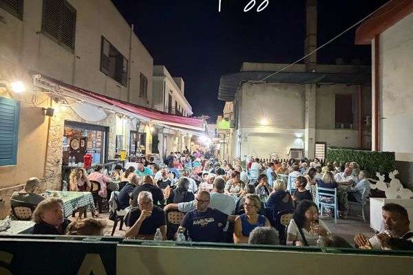 Azienda in vendita: Vendo ristorante pizzeria con immobile  a Lampedusa . a Lampedusa e Linosa - Ristoranti - Immagine principale