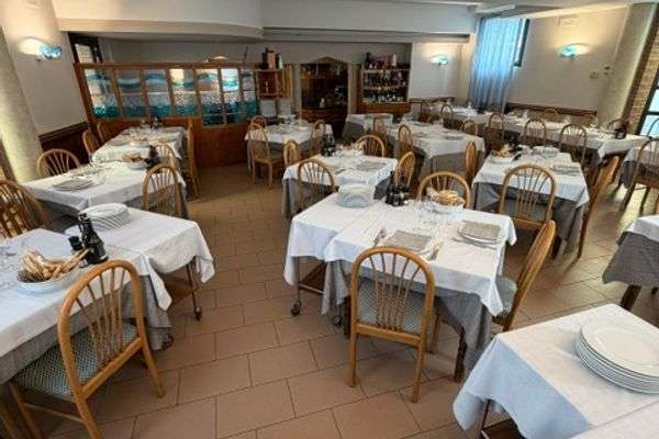 Azienda in vendita: Storico Ristorante specialità pesce dal 1973 a Fiesso d'Artico - Ristoranti - Immagine principale
