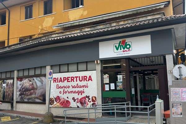 Azienda in vendita: Supermercato di 300m2 in centro al paese  a Mezzago - Negozi - alimentari e ortofrutta - Immagine principale