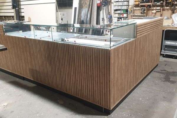 Azienda in vendita: PRODUZIONE ED INSTALLAZIONE ARREDI SETTORE HORECA, CIVILE E YACHT a Genova - Attività artigianali e professionali - Immagine principale