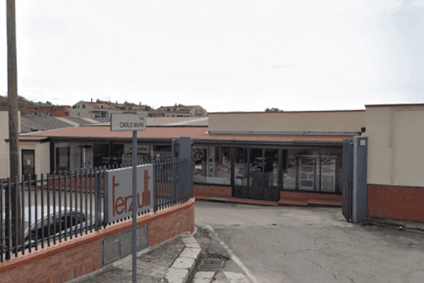 Azienda in vendita: showroom per pavimenti e rivestimenti , bagni, complementi a Rionero in Vulture - Materiali Edili e Showroom - Immagine principale