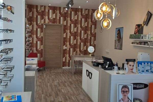Azienda in vendita: Attività di Ottica e contattologia. a Gallarate - Ottica - Immagine principale