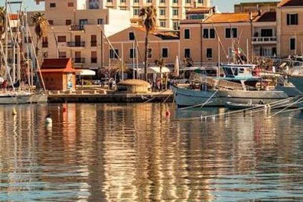 Azienda in vendita: 3 attività di ristorazione/ bar in vendita ad Alghero  a Alghero - Ristoranti - Immagine principale
