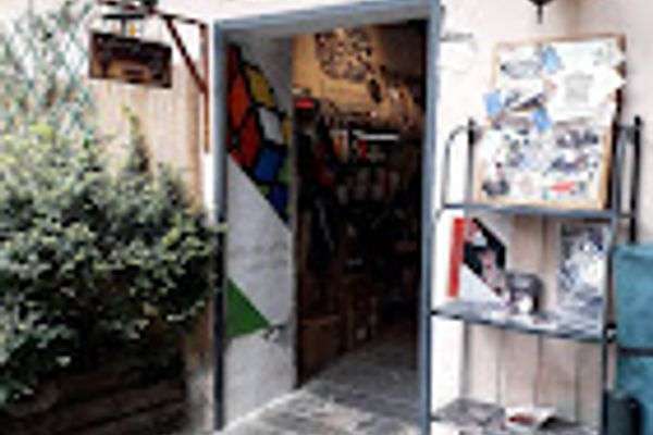 Azienda in vendita: Negozio di vendita di articoli di magia e mazzi di carte a Varese - Altro - Immagine principale