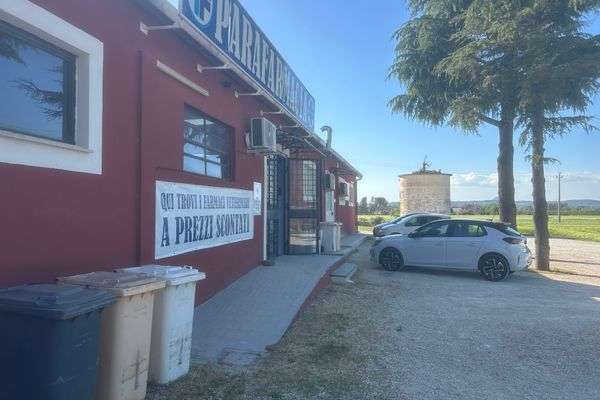 Azienda in vendita: Parafarmacia con vendita all’ingrosso. a Montelibretti - Farmacie e Parafarmacie - Immagine principale
