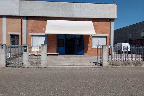 Azienda in vendita: STIRERIA E FINISSAGGIO INDUSTRIALE CAPI DI ABBIGLIAMENTO a Concordia sulla Secchia - Attività industriali e fabbriche - Immagine principale