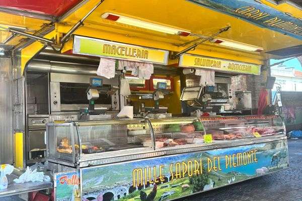 Azienda in vendita: Attività ambulante-rosticceria con autonegozio e due licenze a Carmagnola - Altro - Immagine principale