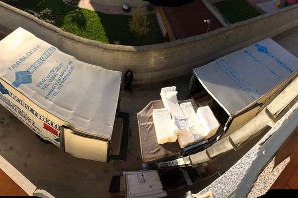 Azienda in vendita: Attività di traslochi, noleggio piattaforma 
E capannone a Vigevano - Attività artigianali e professionali - Immagine principale