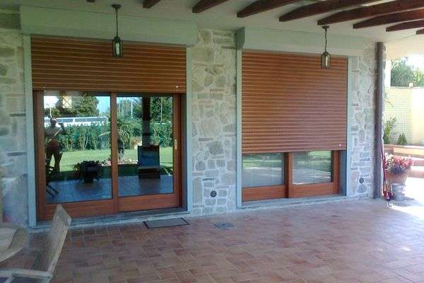 Azienda in vendita: Vendesi attività artigianale settore avvolgibili con Capannone  a Livorno - Attività artigianali e professionali - Immagine principale