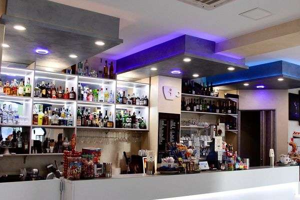 Azienda in vendita: Bar avviato in vendita a Sesto San Giovanni a Sesto San Giovanni - Bar - Immagine principale