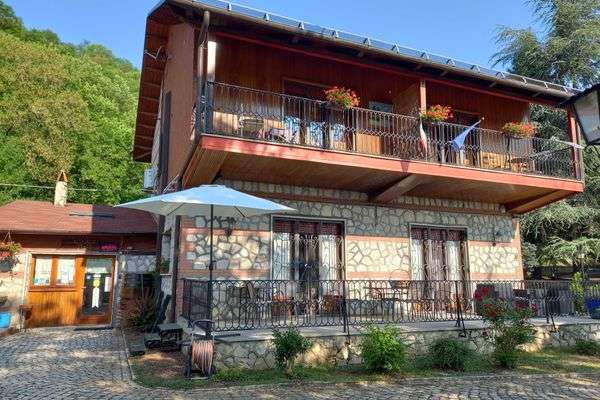 Azienda in vendita: Vendesi nel Parco Nazionale d'Abruzzo elegante ed avviato B & B  a Alfedena - Bed and Breakfast - Immagine principale