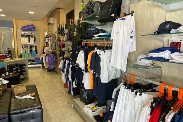 Azienda in vendita: NEGOZIO SPECIALIZZATO TENNIS & PADEL a Carrara - Negozi - Articoli sportivi - Immagine principale