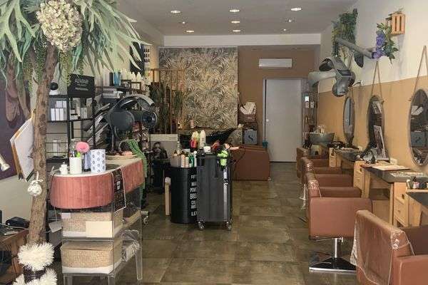Azienda in vendita: Attività di parrucchiere unisex a Savona - Parrucchieri - Immagine principale