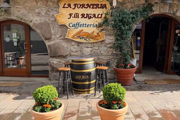 Azienda in vendita: Forneria Caffetteria a Borno a Borno - Bar - Immagine principale