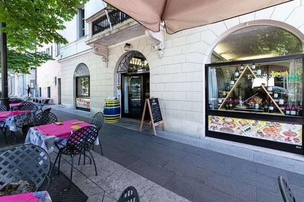 Azienda in vendita: Centro Rovereto - locale attrezzato per attività di ristorazione  a Rovereto - Pizzerie - Immagine principale