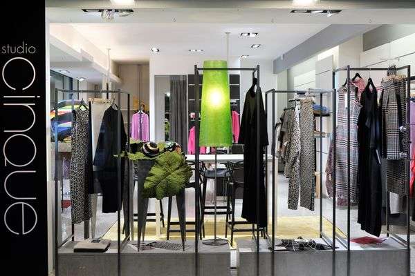 Azienda in vendita: Laboratorio: Confezione, taglio e stiro. Negozio al dettaglio, a Seriate - Moda e abbigliamento - Immagine principale
