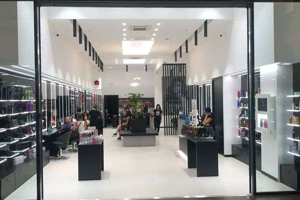 Azienda in vendita: Parrucchiere centro commerciale  a Molfetta - Parrucchieri - Immagine principale