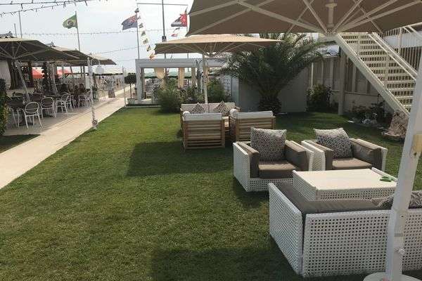 Azienda in vendita: Stabilimento balneare con concessione demaniale fino 2042 a Camaiore - Stabilimenti balneari - Immagine principale
