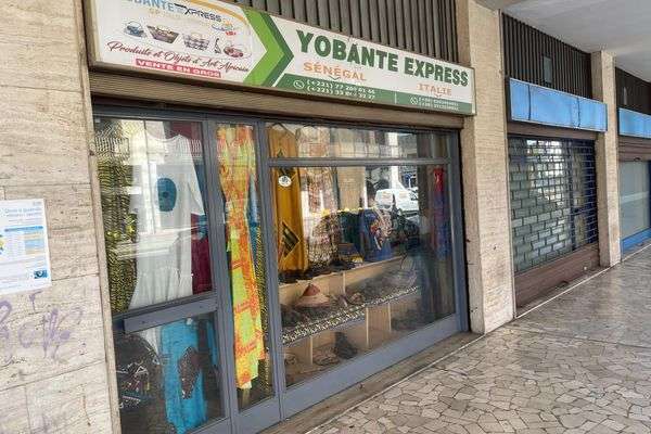 Azienda in vendita: CEDESI ATTIVITÀ COMMERCIALE – BRESCIA  a Brescia - Negozi - abbigliamento - Immagine principale