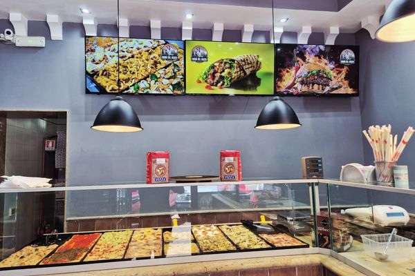 Azienda in vendita: Pizzeria polivalente: pizza,kebab,burger e tacos,attività avviata a Roma - Pizzerie - Immagine principale