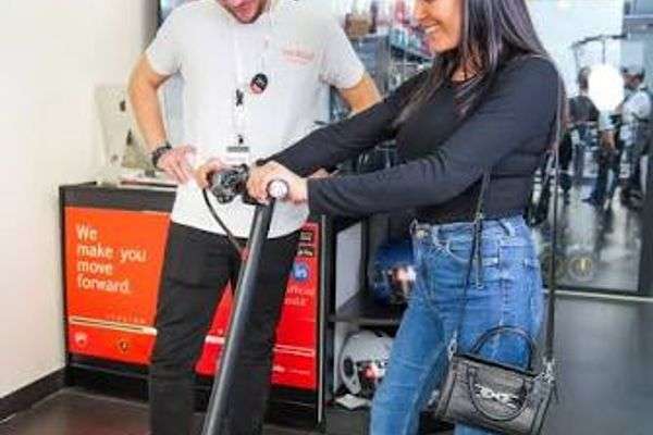 Azienda in vendita: Officina monopattini e bici elettriche con reparto vendita a Bari - Cicli e Biciclette - Immagine principale