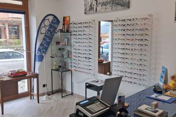 Azienda in vendita: Ottica in provincia di Torino con laboratorio e sala refrazione a Villar Perosa - Ottica - Immagine principale