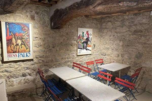 Azienda in vendita: Bistrot avviato sulla piazza dentro le mura di Monteriggioni a Monteriggioni - Ristoranti - Immagine principale