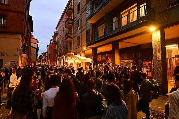 Azienda in vendita: VIA DEL PRATELLO-RISTORANTE-WINE-BAR-COCKTAIL-BOLOGNA a Bologna - Ristoranti - Immagine principale