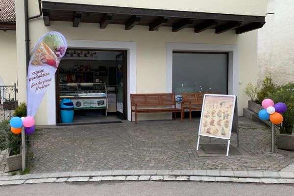 Azienda in vendita: VIVERE E LAVORARE IN ALTO ADIGE? QUESTA È L'OCCASIONE GIUSTA  a Tirolo - Gelaterie - Immagine principale